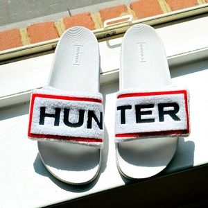 HUNTER Women’s Terry Cloth White w. Black & Red Slides w Velcro Adjustable Sz 8